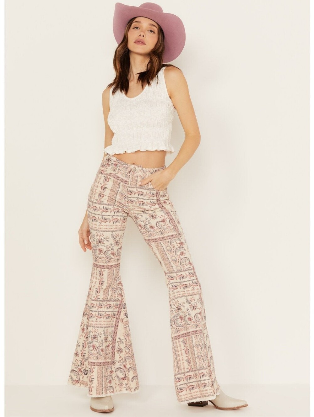 Shyanne Women's High Rise Paisley Americana Print Flare Jeans Sz 32 WJ133